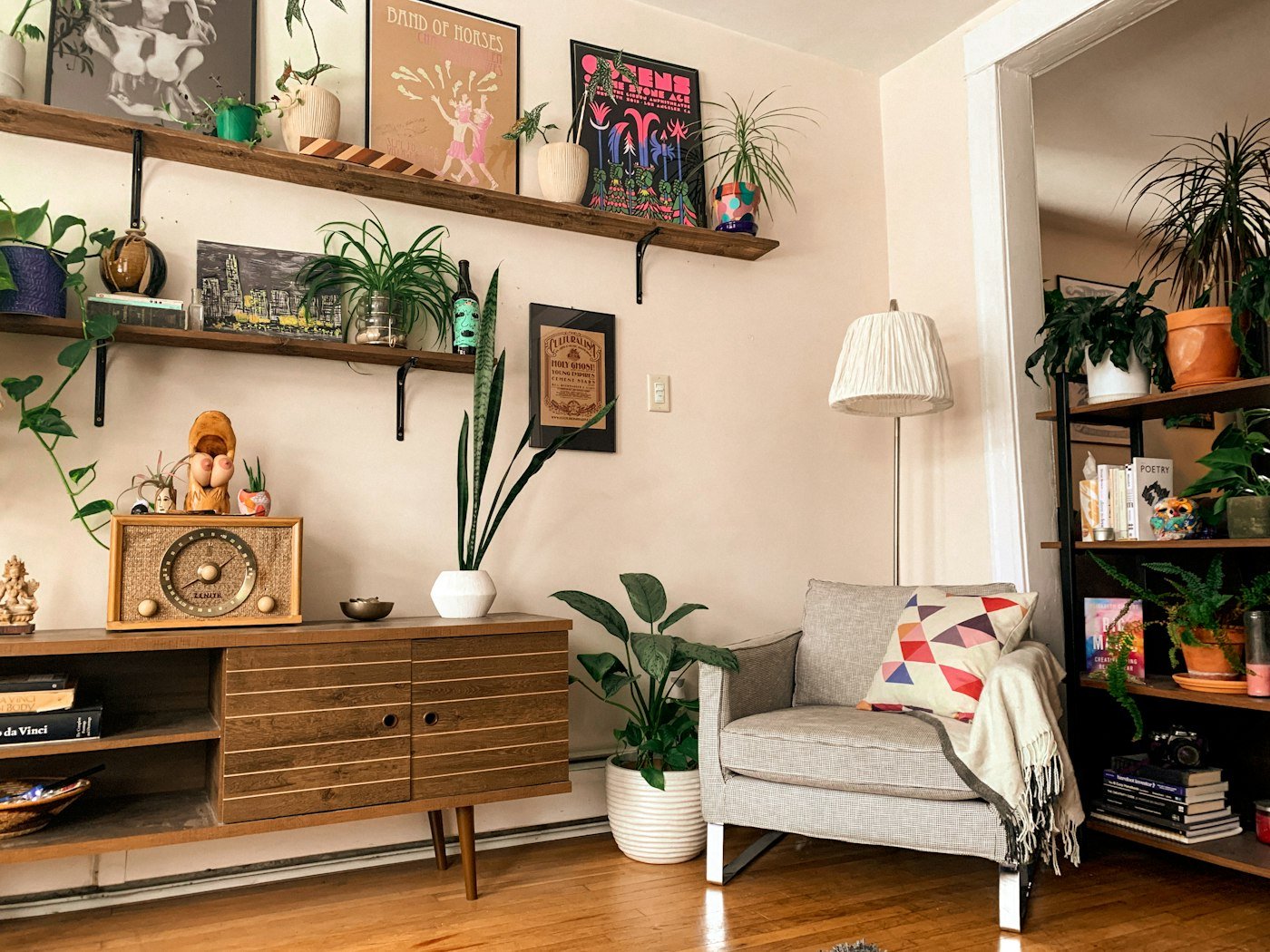 How to create a boho living room with layered textiles and natural materials