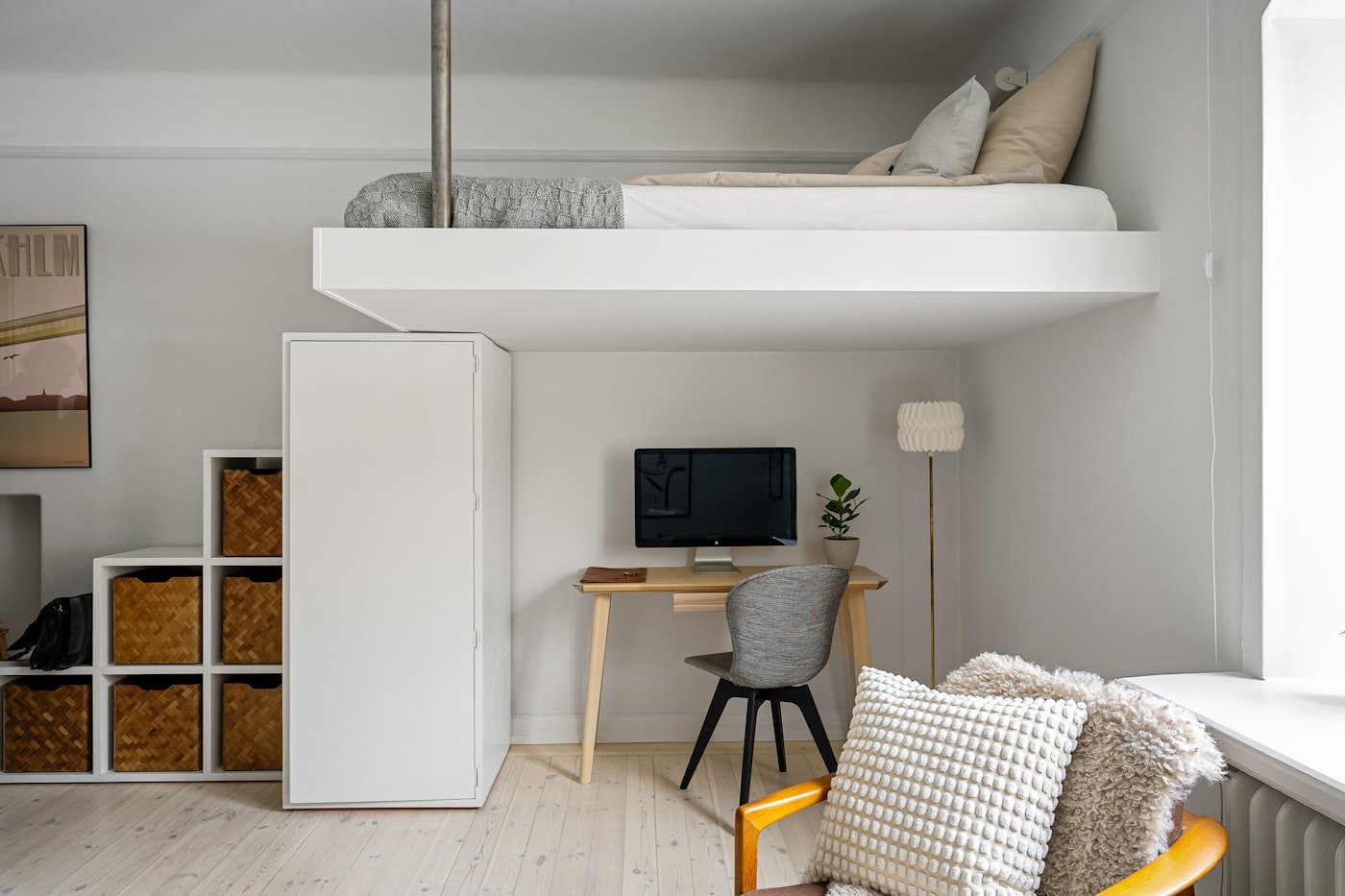 How to set up a home office in a small apartment corner
